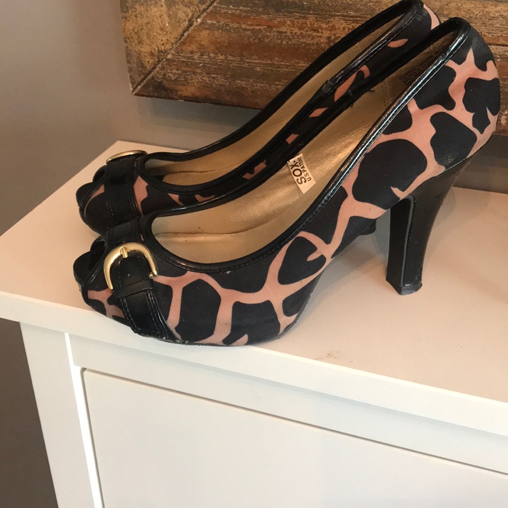Leapord print heels!
